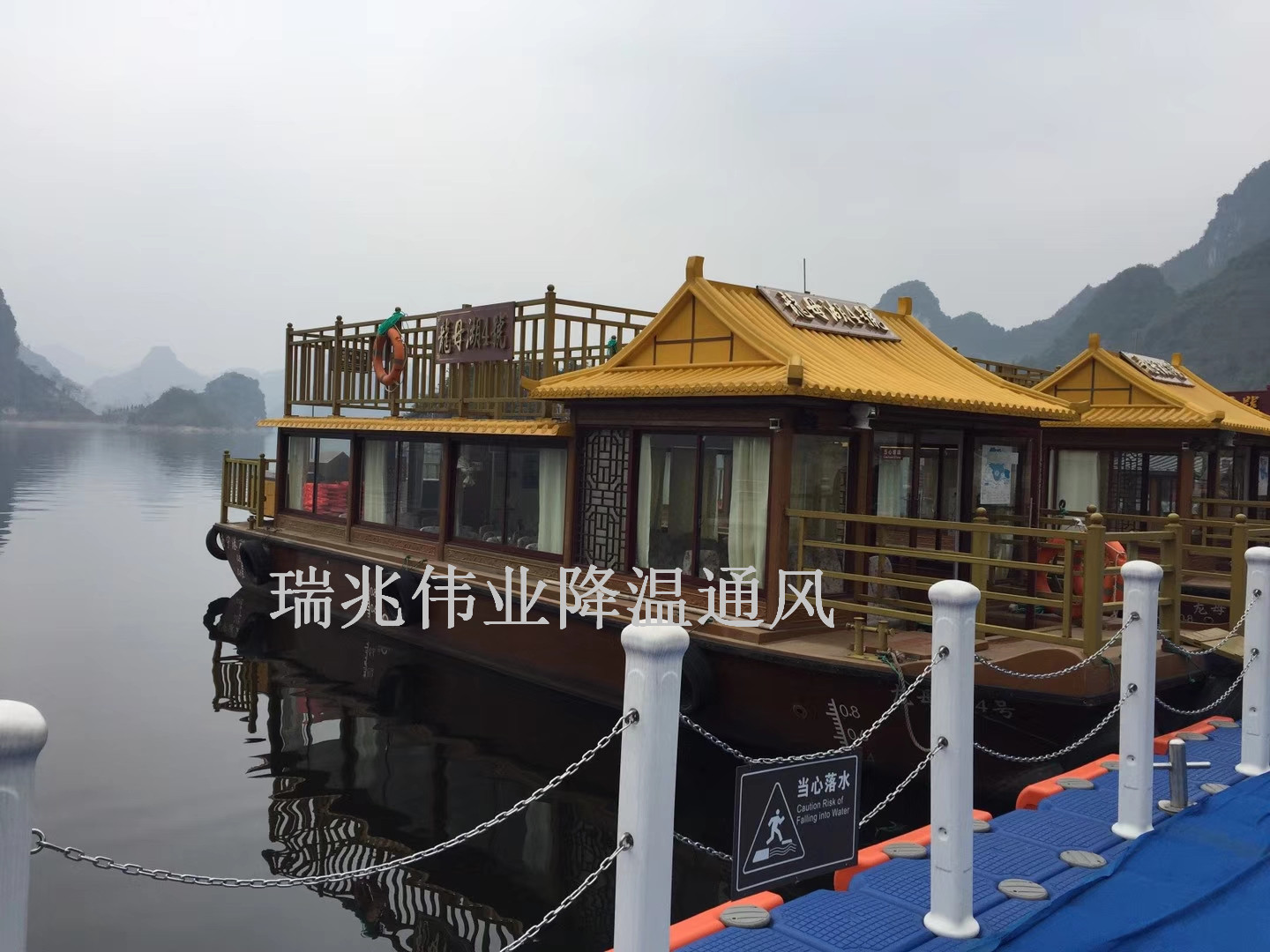 高大廠房降溫通風(fēng)、廠房降溫通風(fēng)、鋼結(jié)構(gòu)廠房通風(fēng)降溫方案、廠房車間通風(fēng)降溫方案、大型工業(yè)風(fēng)扇、物流倉儲大風(fēng)扇、大吊扇、工業(yè)風(fēng)扇、廠房車間降溫設(shè)備、廠房車間通風(fēng)設(shè)備、車間溫控設(shè)備、工業(yè)大吊扇、工業(yè)大風(fēng)扇、工業(yè)節(jié)能風(fēng)扇、湖北瑞兆偉業(yè)通風(fēng)降溫科技有限公司