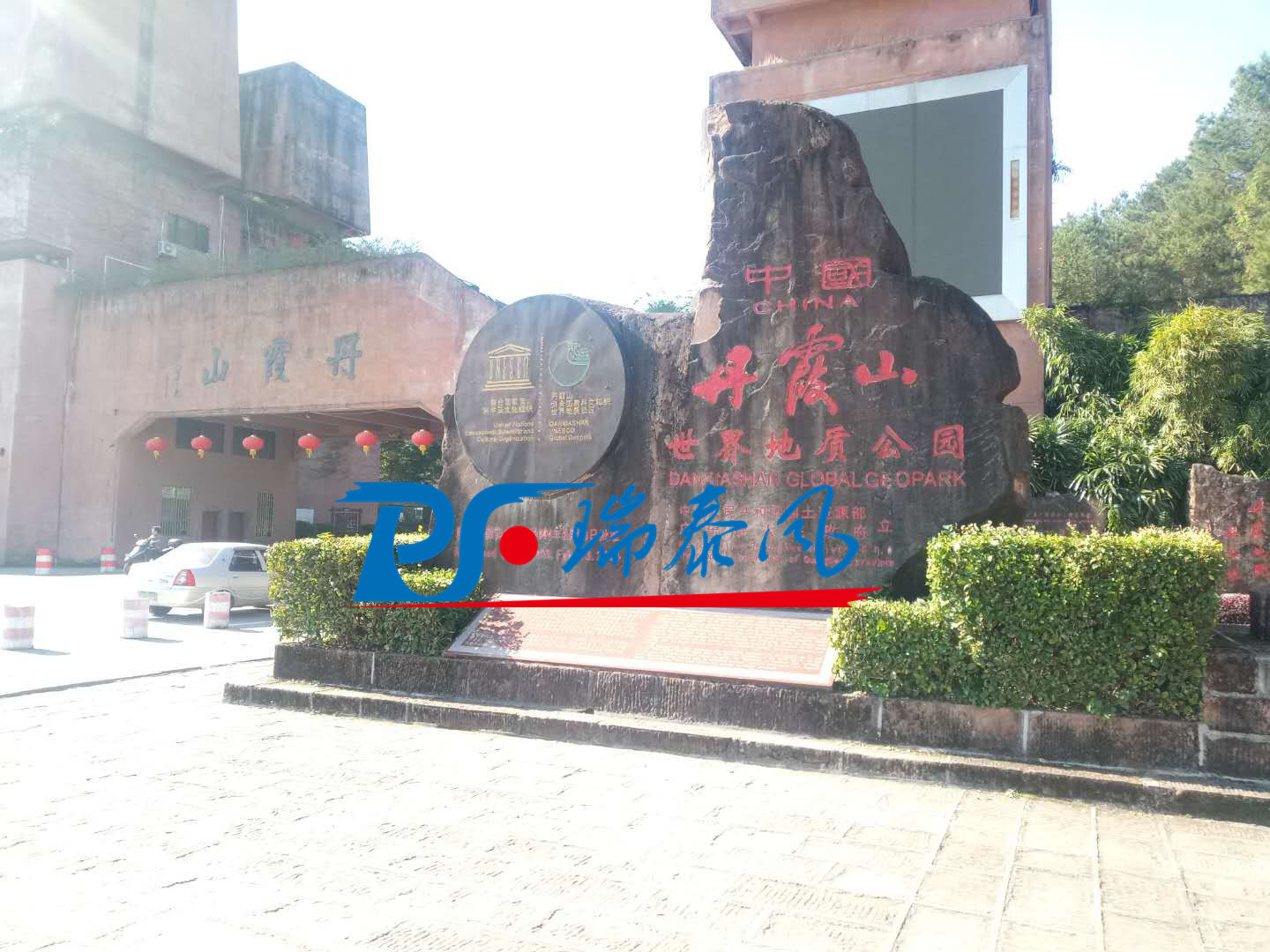 鋼結(jié)構(gòu)廠房通風(fēng)降溫方案、廠房車間通風(fēng)降溫方案、大型工業(yè)風(fēng)扇、物流倉(cāng)儲(chǔ)大風(fēng)扇、大吊扇、工業(yè)風(fēng)扇、廠房車間降溫設(shè)備、廠房車間通風(fēng)設(shè)備、車間溫控設(shè)備、工業(yè)大吊扇、工業(yè)大風(fēng)扇、工業(yè)節(jié)能風(fēng)扇、湖北瑞兆偉業(yè)通風(fēng)降溫科技有限公司、瑞泰風(fēng)工業(yè)大風(fēng)扇
