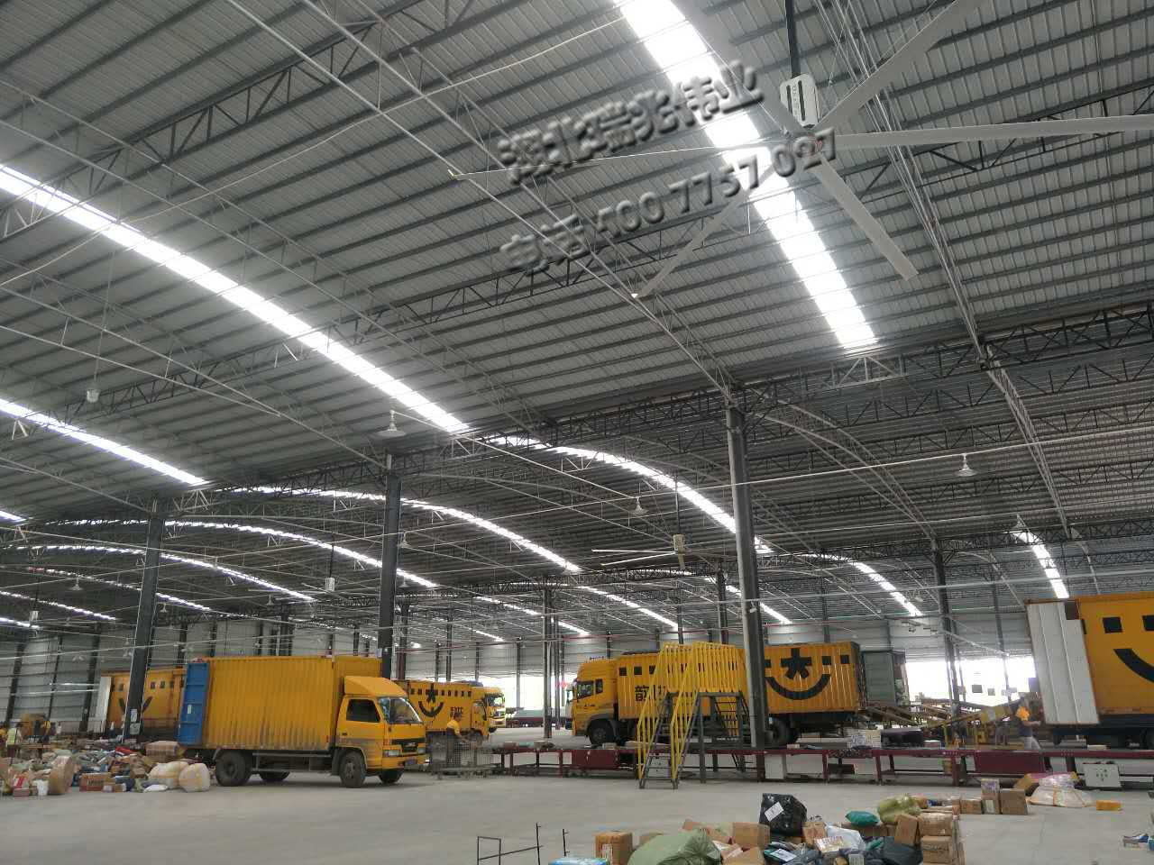 鋼結(jié)構(gòu)廠房通風(fēng)降溫方案、廠房車間通風(fēng)降溫方案、大型工業(yè)風(fēng)扇、物流倉儲(chǔ)大風(fēng)扇、大吊扇、工業(yè)風(fēng)扇、廠房車間降溫設(shè)備、廠房車間通風(fēng)設(shè)備、車間溫控設(shè)備、工業(yè)大吊扇、工業(yè)大風(fēng)扇、工業(yè)節(jié)能風(fēng)扇、湖北瑞兆偉業(yè)通風(fēng)降溫科技有限公司
