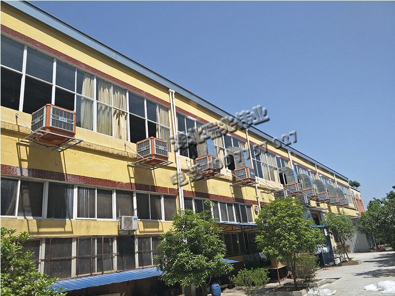 鋼結構廠房通風降溫方案、廠房車間通風降溫方案、大型工業(yè)風扇、物流倉儲大風扇、大吊扇、工業(yè)風扇、廠房車間降溫設備、廠房車間通風設備、車間溫控設備、工業(yè)大吊扇、工業(yè)大風扇、工業(yè)節(jié)能風扇、湖北瑞兆偉業(yè)通風降溫科技有限公司