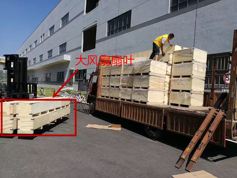 鋼結(jié)構(gòu)廠房通風(fēng)降溫方案、廠房車間通風(fēng)降溫方案、大型工業(yè)風(fēng)扇、物流倉儲大風(fēng)扇、大吊扇、工業(yè)風(fēng)扇、廠房車間降溫設(shè)備、廠房車間通風(fēng)設(shè)備、車間溫控設(shè)備、工業(yè)大吊扇、工業(yè)大風(fēng)扇、工業(yè)節(jié)能風(fēng)扇、湖北瑞兆偉業(yè)通風(fēng)降溫科技有限公司