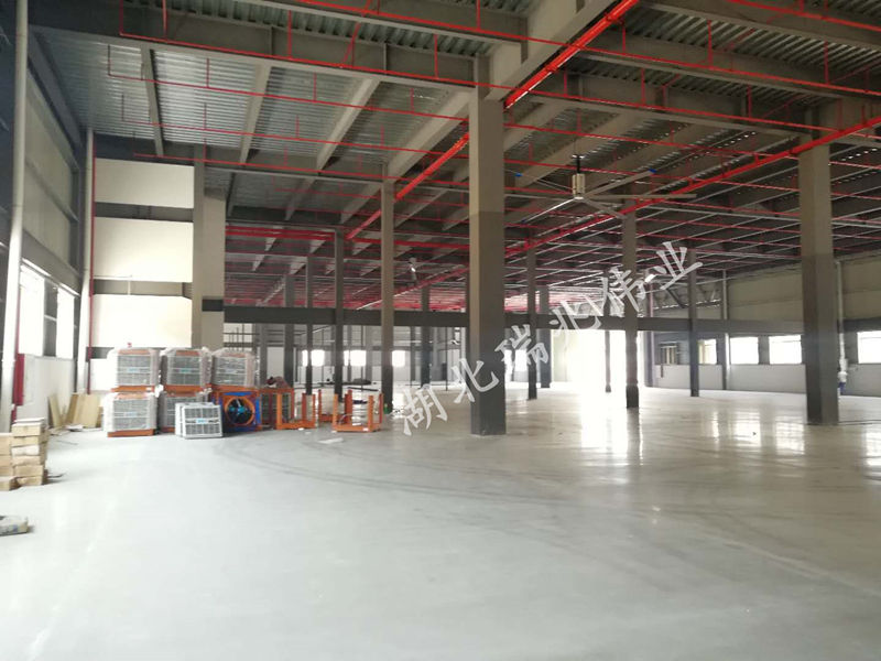 大型工業(yè)風(fēng)扇、工業(yè)大吊扇、工業(yè)大風(fēng)扇、工業(yè)節(jié)能風(fēng)扇、鋼結(jié)構(gòu)廠房通風(fēng)降溫方案、廠房車間通風(fēng)降溫方案