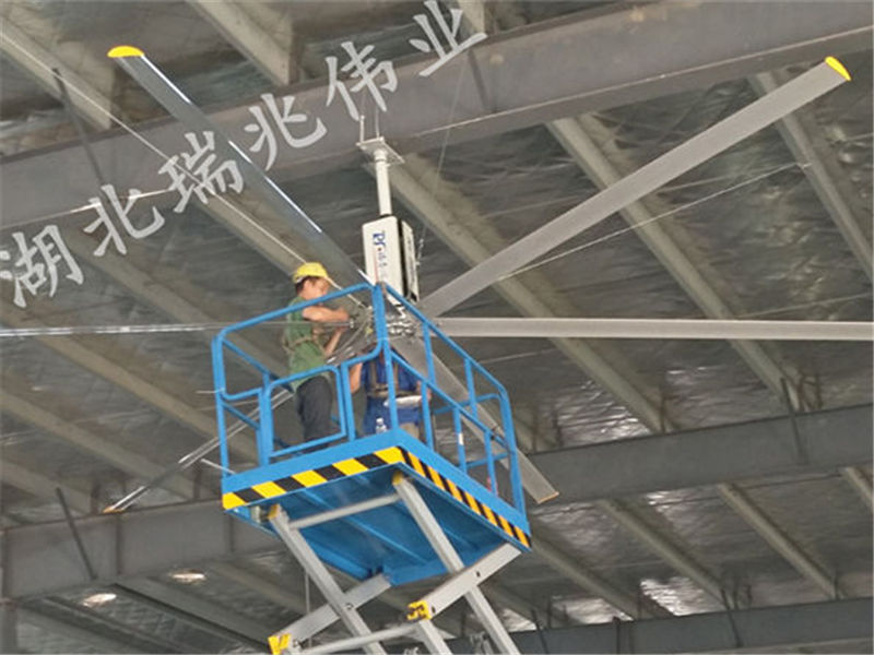 大型工業(yè)風(fēng)扇、工業(yè)大吊扇、工業(yè)大風(fēng)扇、工業(yè)節(jié)能風(fēng)扇、高大廠房通風(fēng)降溫設(shè)備