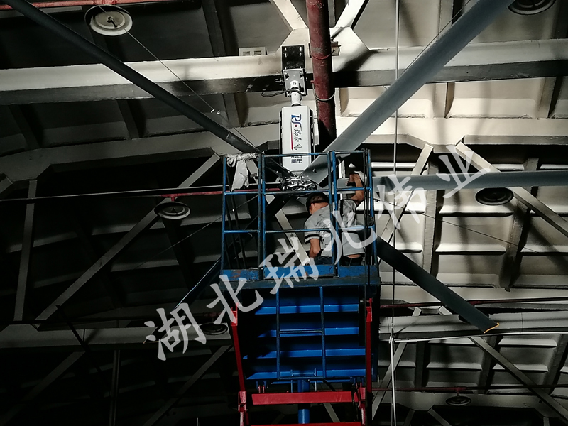 廠房通風(fēng)降溫、廠房通風(fēng)降溫設(shè)備、超大型工業(yè)風(fēng)扇、湖北瑞泰風(fēng)工業(yè)風(fēng)扇、瑞泰風(fēng)工業(yè)大風(fēng)扇