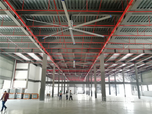 瑞泰風(fēng)大型工業(yè)吊扇、大型工業(yè)吊扇鋼結(jié)構(gòu)、廠房通風(fēng)降溫方案、廠房車間通風(fēng)降溫方案、大型工業(yè)風(fēng)扇、物流倉儲(chǔ)大風(fēng)扇、大吊扇、工業(yè)風(fēng)扇、廠房車間降溫設(shè)備、廠房車間通風(fēng)設(shè)備、車間溫控設(shè)備、工業(yè)大吊扇、工業(yè)大風(fēng)扇、工業(yè)節(jié)能風(fēng)扇、湖北瑞兆偉業(yè)通風(fēng)降溫