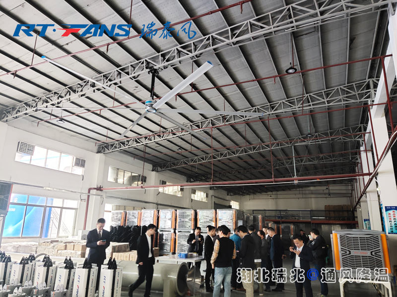 永磁直驅(qū)工業(yè)大吊扇,永磁工業(yè)大吊扇,永磁工業(yè)大風(fēng)扇,大型工業(yè)風(fēng)扇,高大型空間降溫  永磁直驅(qū)工業(yè)大吊扇,永磁工業(yè)大吊扇,永磁工業(yè)大風(fēng)扇,大型工業(yè)風(fēng)扇,高大型空間降溫