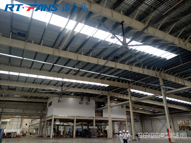 工業(yè)大吊扇    瑞泰風(fēng)工業(yè)大吊扇  武漢廠房降溫  車間通風(fēng)降溫  工業(yè)節(jié)能風(fēng)扇 工業(yè)大吊扇    瑞泰風(fēng)工業(yè)大吊扇  武漢廠房降溫  車間通風(fēng)降溫  工業(yè)節(jié)能風(fēng)扇