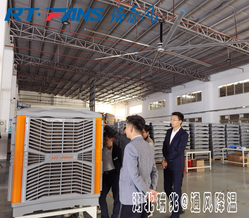 高大型廠(chǎng)房降溫  大型工業(yè)吊扇   大型工業(yè)風(fēng)扇   工業(yè)節(jié)能風(fēng)扇 高大型廠(chǎng)房降溫  大型工業(yè)吊扇   大型工業(yè)風(fēng)扇   工業(yè)節(jié)能風(fēng)扇