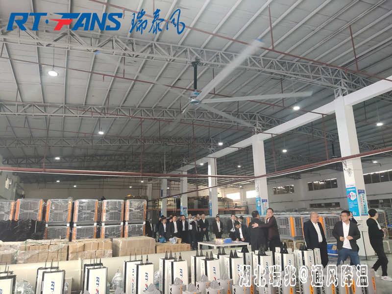 湖北工業(yè)大風(fēng)扇  工業(yè)大吊扇   大型工業(yè)風(fēng)扇  瑞泰風(fēng)工業(yè)大風(fēng)扇 湖北工業(yè)大風(fēng)扇  工業(yè)大吊扇   大型工業(yè)風(fēng)扇  瑞泰風(fēng)工業(yè)大風(fēng)扇
