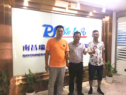 千里探望華中團(tuán)隊(duì)，吹響廠房車(chē)間通風(fēng)降溫沖鋒號(hào)