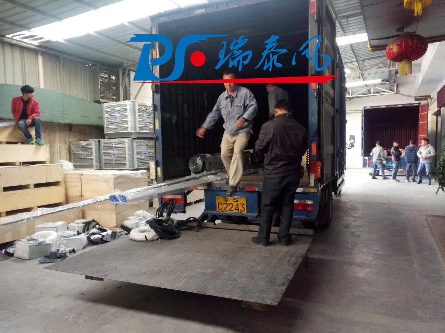 喜迎2018！廠房車間降溫通風看過來！德國品質(zhì)+美航技術組合而成的瑞兆工業(yè)大風扇！