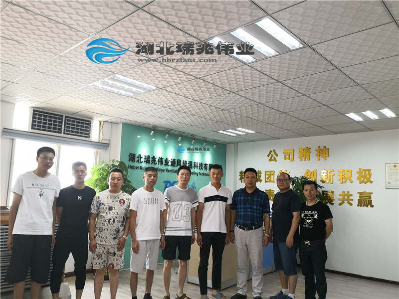 高大空間場(chǎng)所如何通風(fēng)降溫？推薦瑞兆工業(yè)風(fēng)扇！