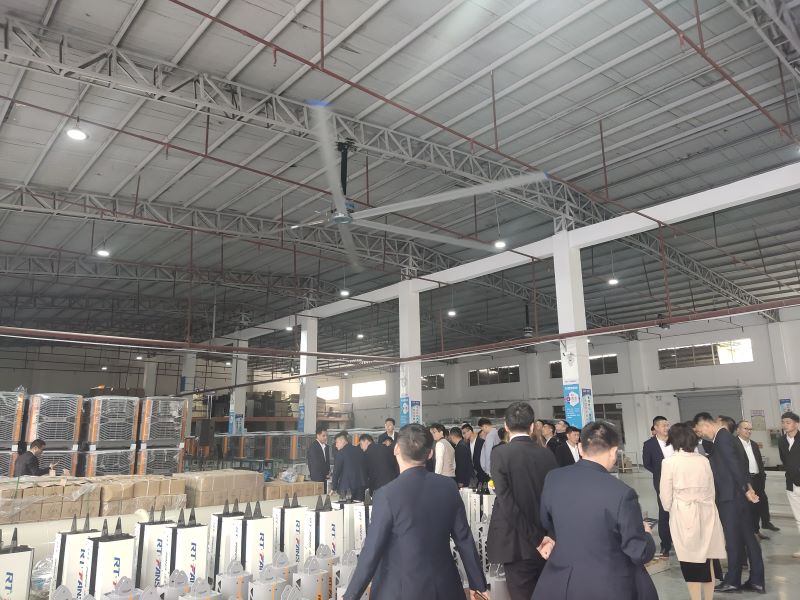 在夏天車間降溫很重要，工業(yè)大風(fēng)扇剛好滿足你的需求！